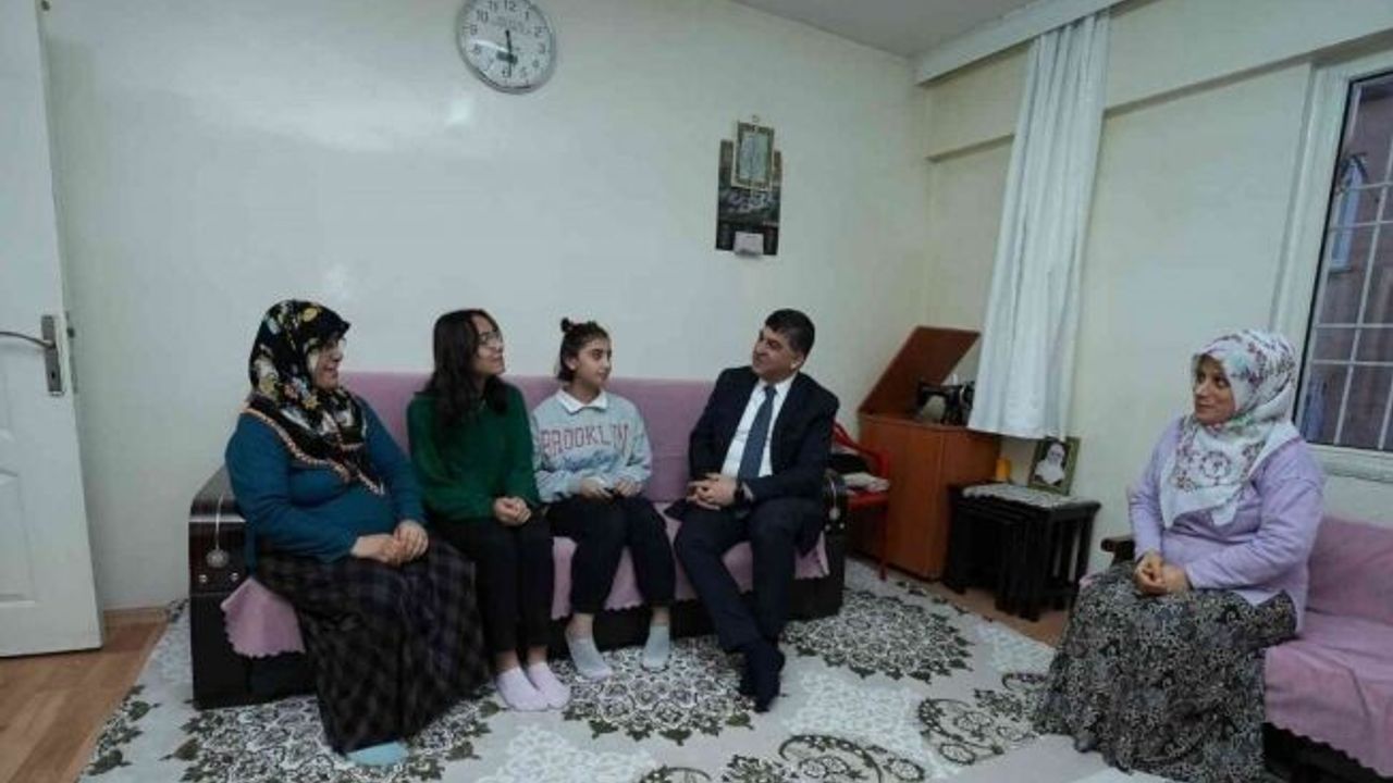 Fadıloğlu yeni yıla saatler kala 4 hanenin konuğu oldu