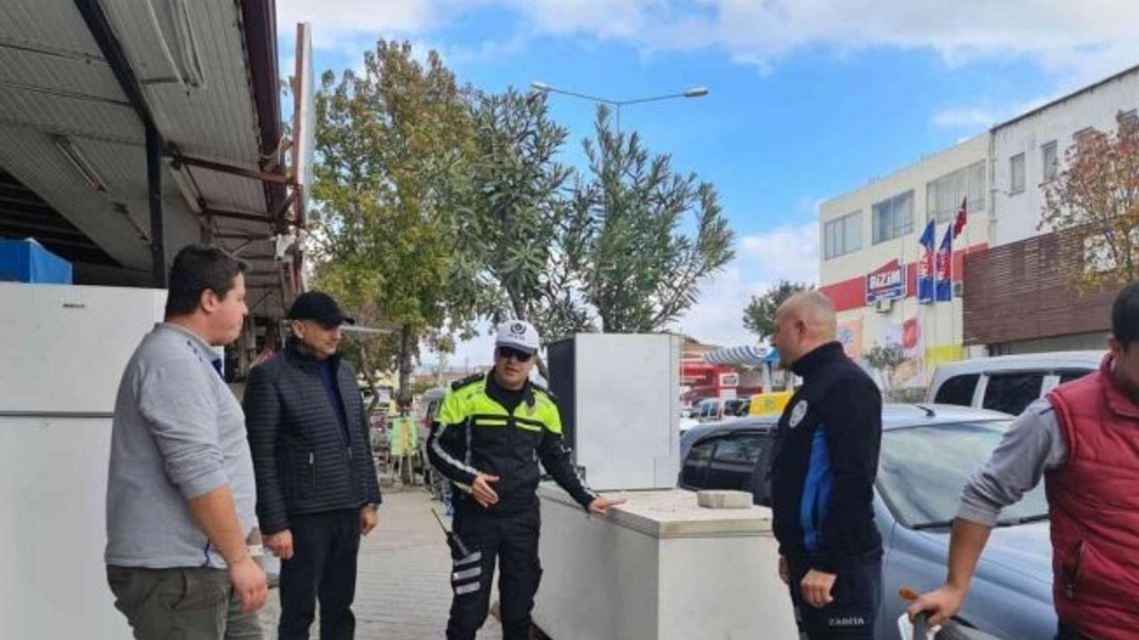 Fethiye’de kaldırım ve yolları işgal eden esnaflar uyarıldı