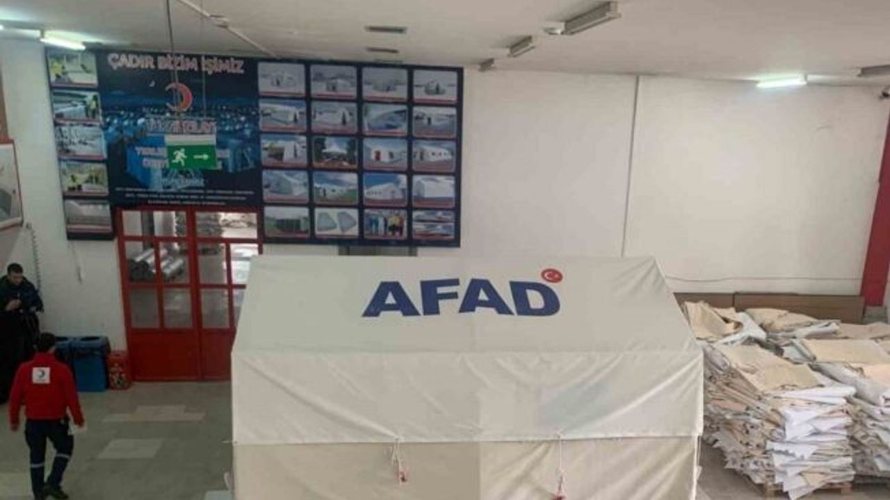 Kızılay’ın ürettiği deprem çadırlarının afet bölgelerine sevki sürüyor