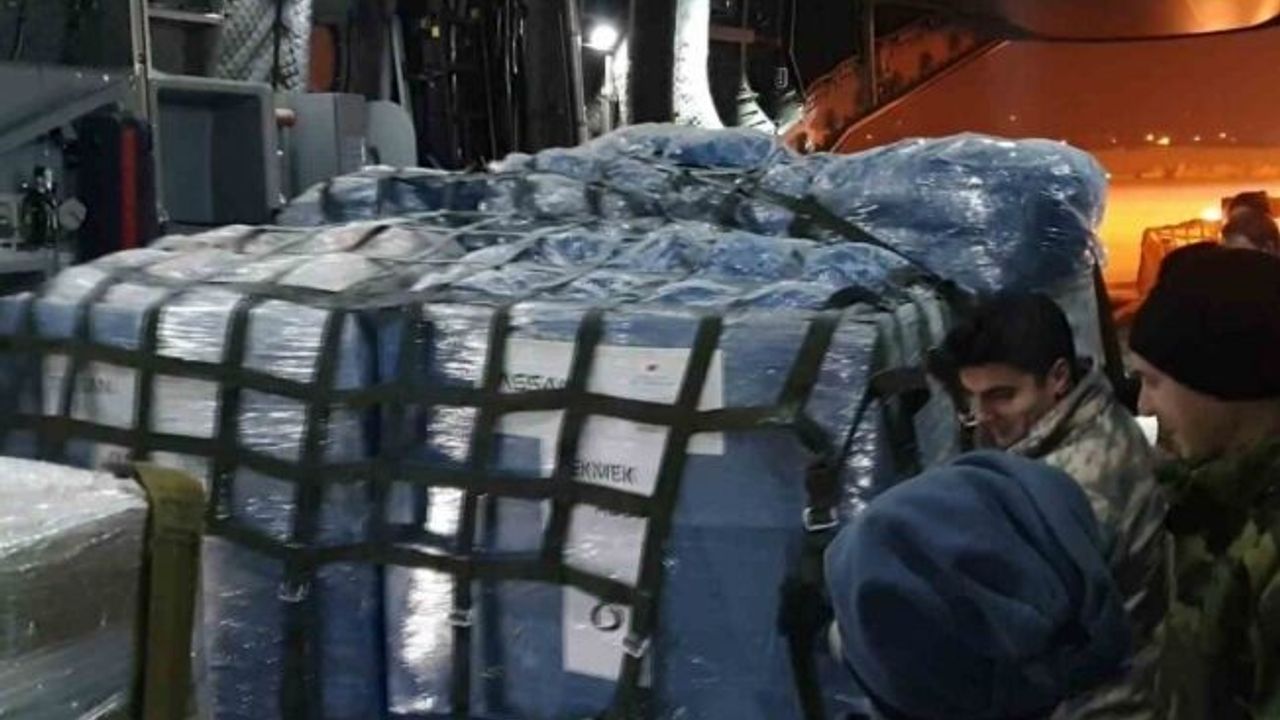 MSB: "Depremlerin etkilediği illere 519 sortiyle kurtarma ekibi ve yardım malzemesi taşındı"