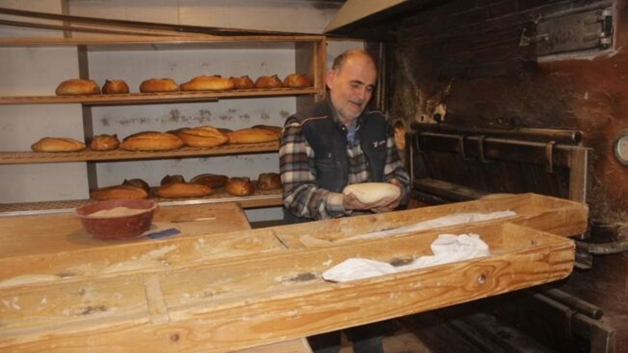 Sel felaketini yaşayan İnebolu esnafı fırınlarını depremzedeler için yaktı
