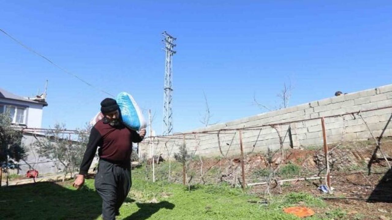 Afetzede besiciler, 2 bin tonluk yem desteğinden memnun