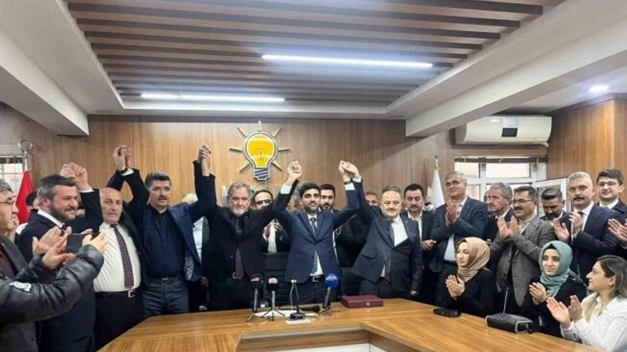 AK Parti yeni İl Başkanı Salt görevi devraldı