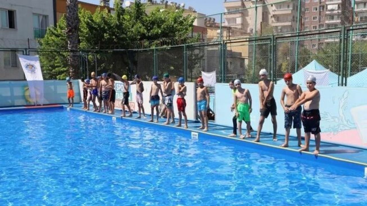 Akdeniz’de açılan kurslarla 3 yılda 10 bin çocuk yüzme öğrendi