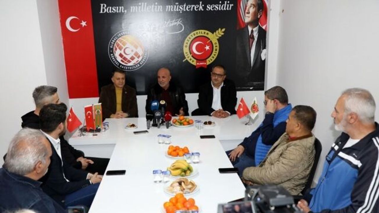 Alanyaspor Başkanı Çavuşoğlu: "Maçın sonucuyla oynandı. Ben böyle bir penaltı görmedim"