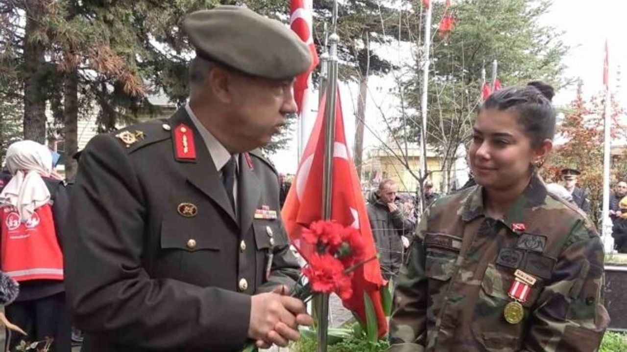 Babası şehit düştüğünde 4,5 yaşındaydı, üniformasını giyip kabrine gitti: "Üniforması benim için gurur tablosu"