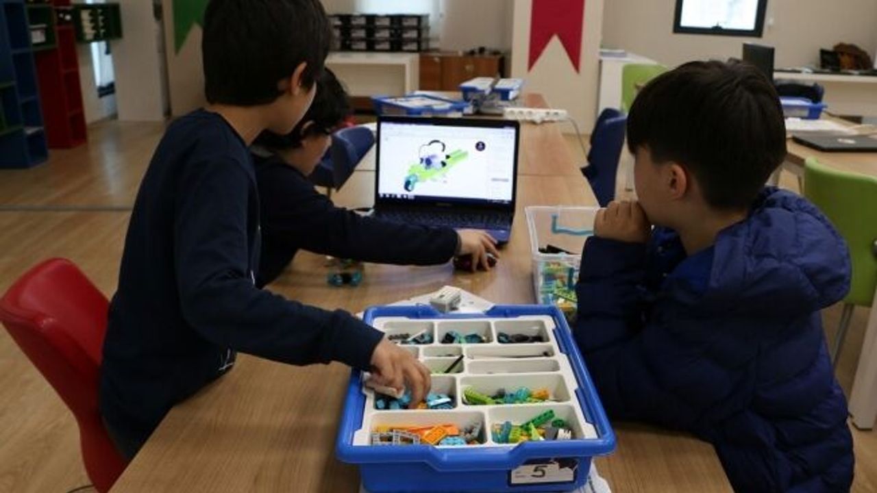 Bilim ve Teknoloji Haftasında Milli araçlar robotikle buluştu