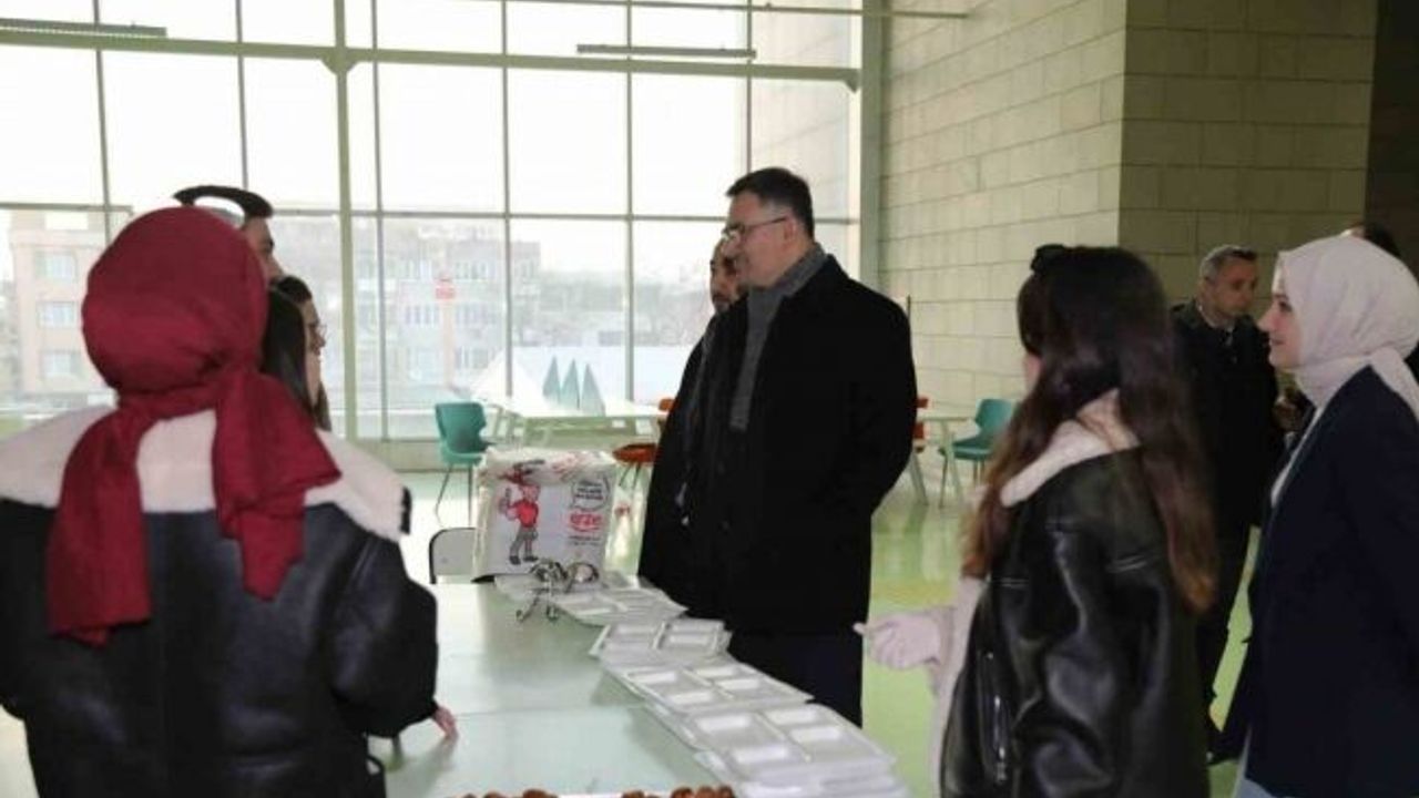 BTÜ Rektörü Prof. Dr. Naci Çağlar iftarda öğrencilerle buluştu