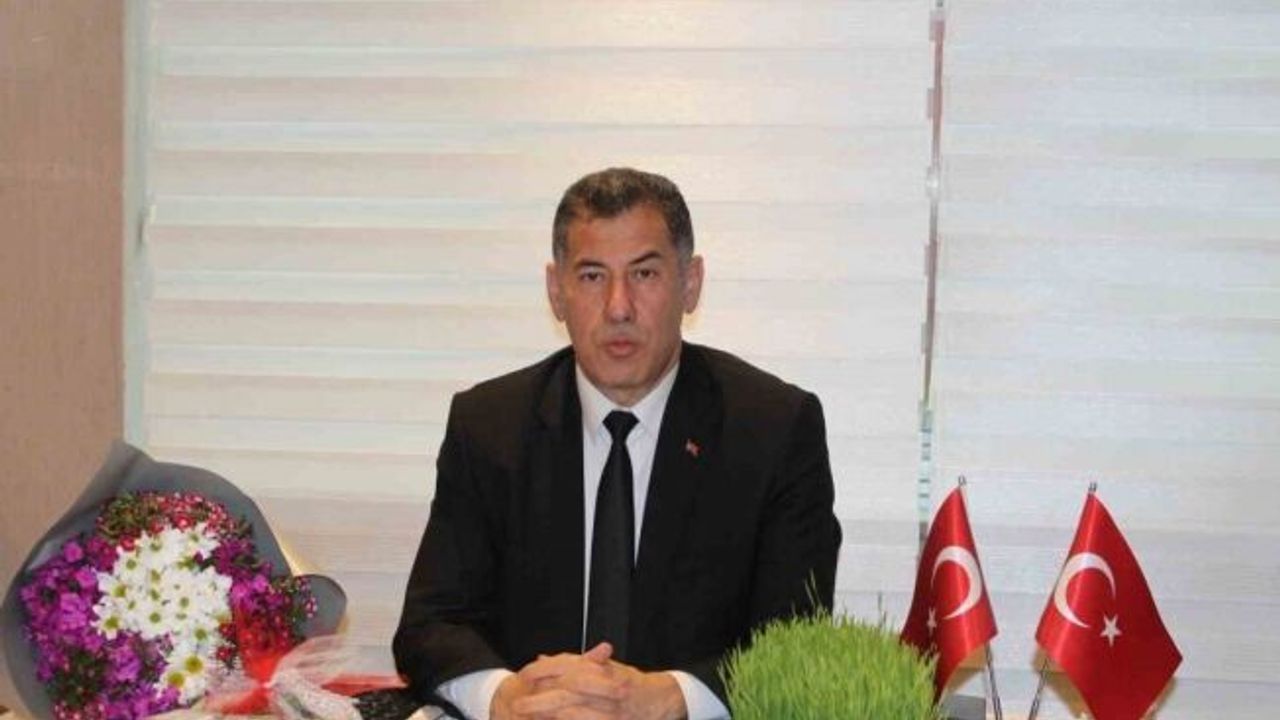 Cumhurbaşkanı adayı Sinan Oğan, 100 bin imza startını Iğdır’da verdi