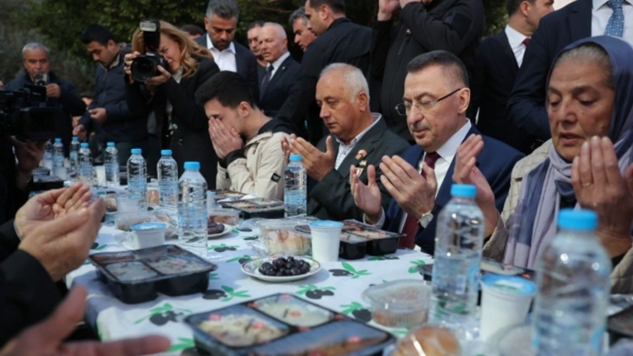 Cumhurbaşkanı Yardımcısı Oktay, KKTC’de iftar yaptı