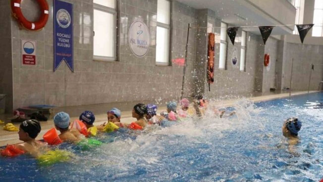 Derince’de 2 bin 329 çocuk havuzla buluşuyor