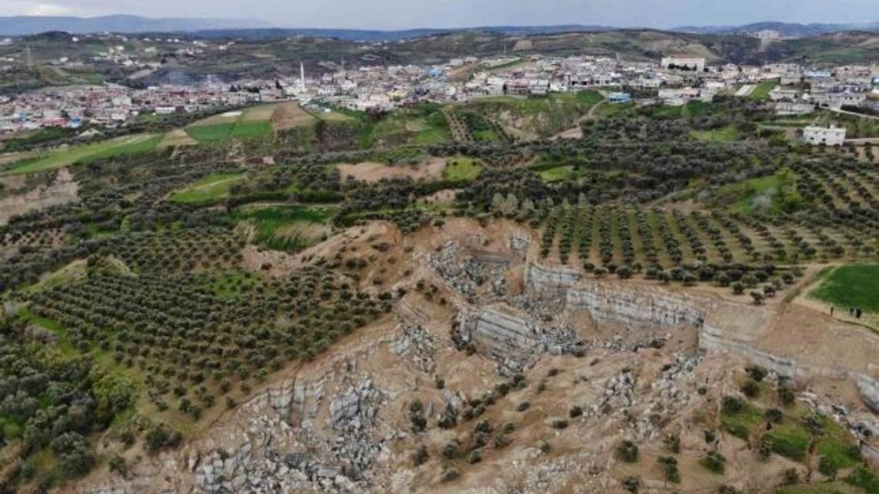 Dev fay yarığının oluştuğu mahalle, yakın bir yer olursa taşınacak