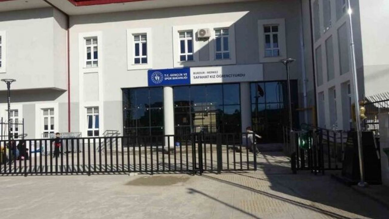 Elektrik sigortası patladı, 2 teknisyen hafif yaralandı