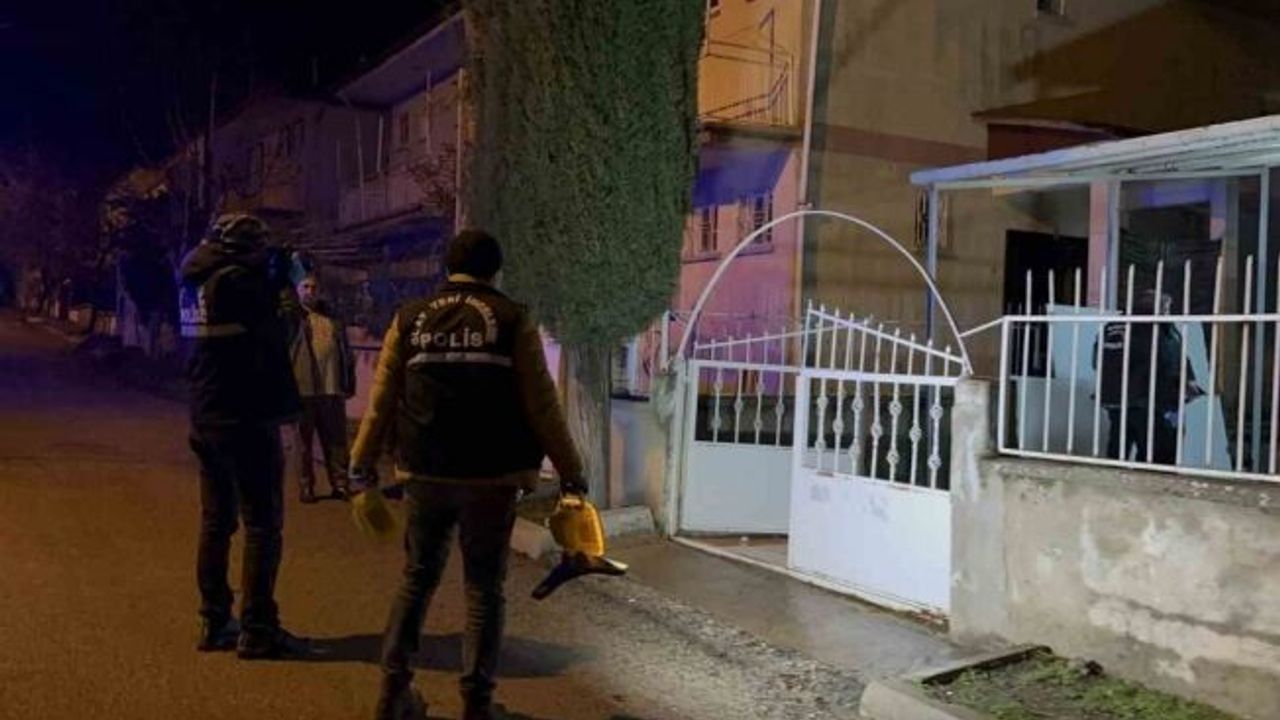 Evlerinin önünde silahlı saldırıya uğrayan 2 kardeş yaralandı