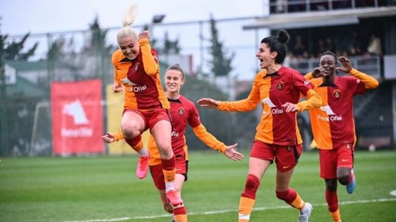 Galatasaray Kadın Futbol Takımı normal sezonu lider tamamladı