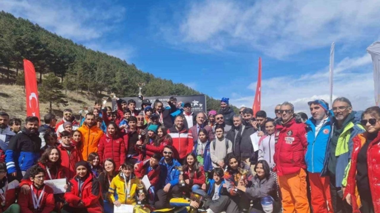 Geleceğin yıldız kayakçıları Analig’de yarıştı
