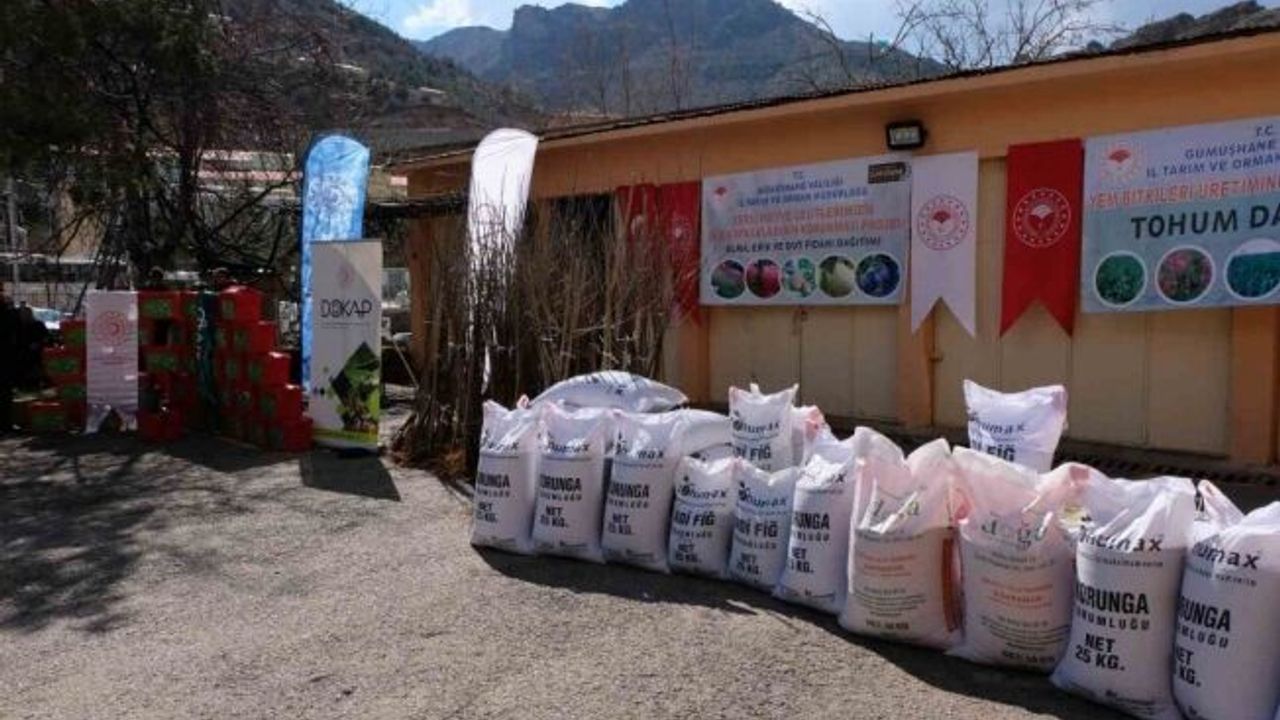 Gümüşhane’de üreticilere yem bitkisi, fidan ve kırkım makinesi dağıtımı gerçekleştirildi