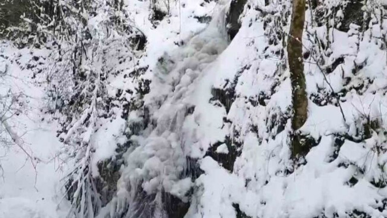 Hava sıcaklığı -5’in altında ölçüldü: O şelale kısmen dondu