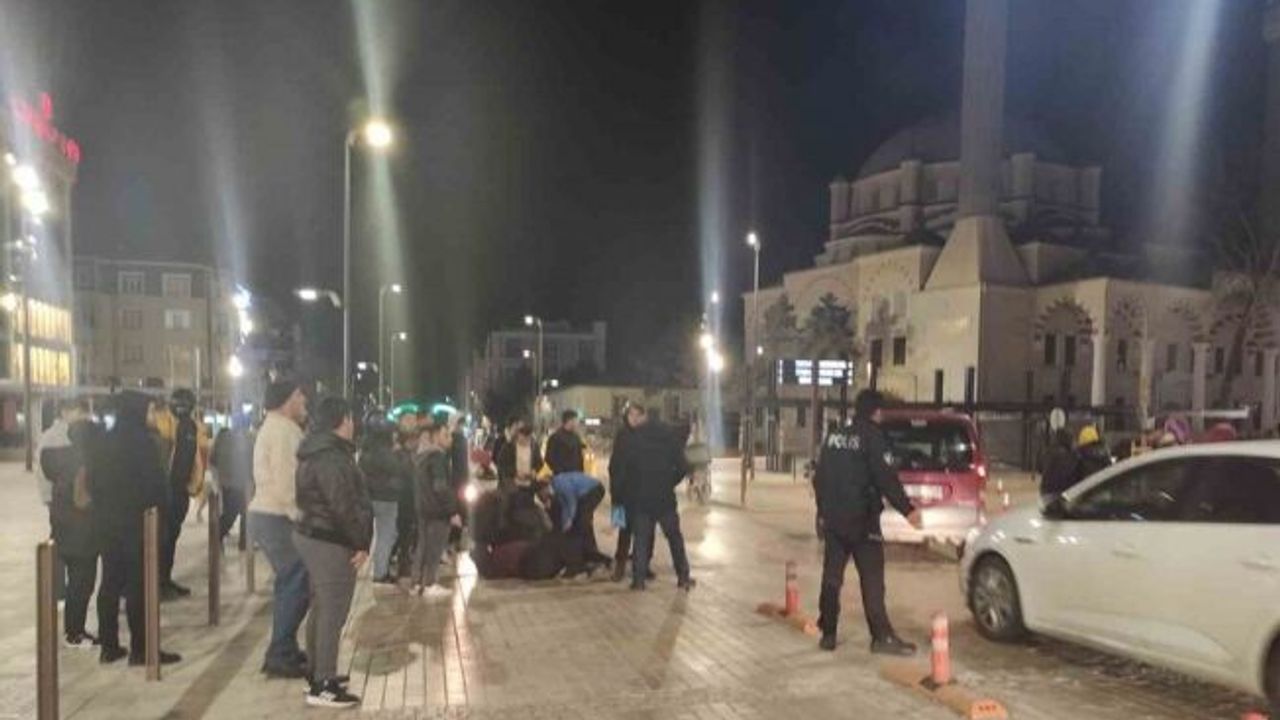 İki kişiye çarpıp kaçan sürücü, ortalığı savaş alanına çevirdi