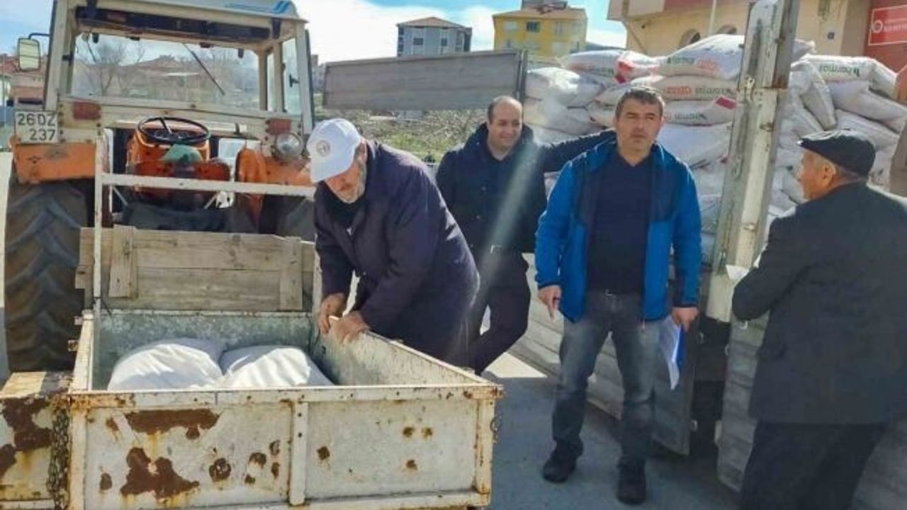 İnönü’de 130 çiftçiye yüzde 50 hibeli nohut tohum desteği