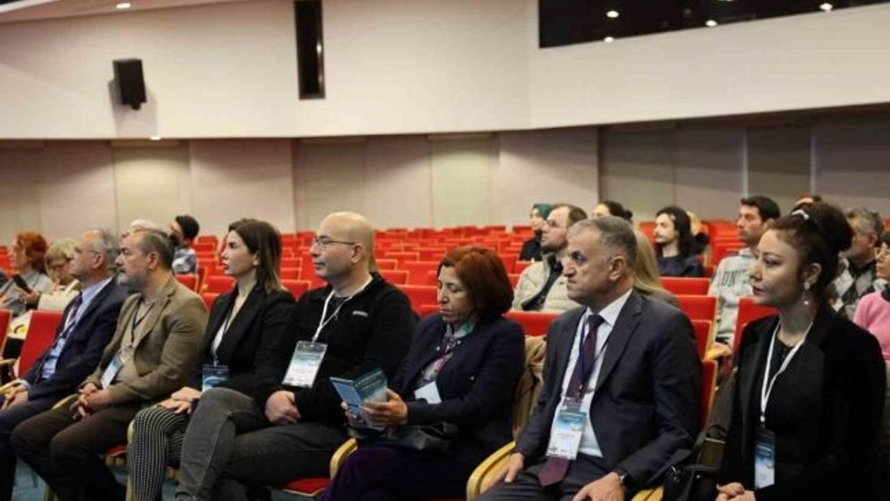 İzmir’de 3 günlük ‘tıp bilişimi’ zirvesi