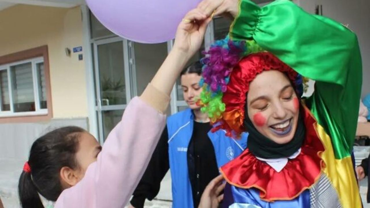 Karaman’da depremzede çocuklar gençlik merkezinde moral buluyor