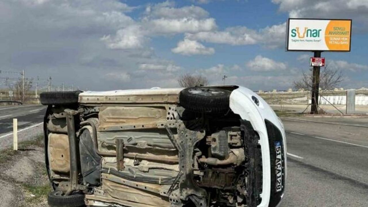 Köpeğe çarpmamak için manevra yapan otomobil takla attı: 1 yaralı