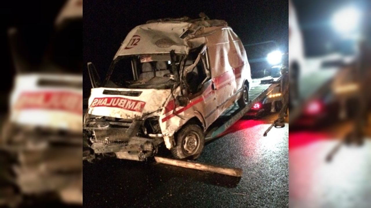 Kütahya’da ambulans devrildi: 3 yaralı