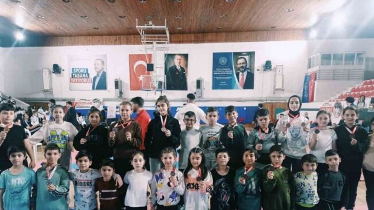 Kuyucak Belediyespor Muğla’daki karate şampiyonasından derecelerle döndü