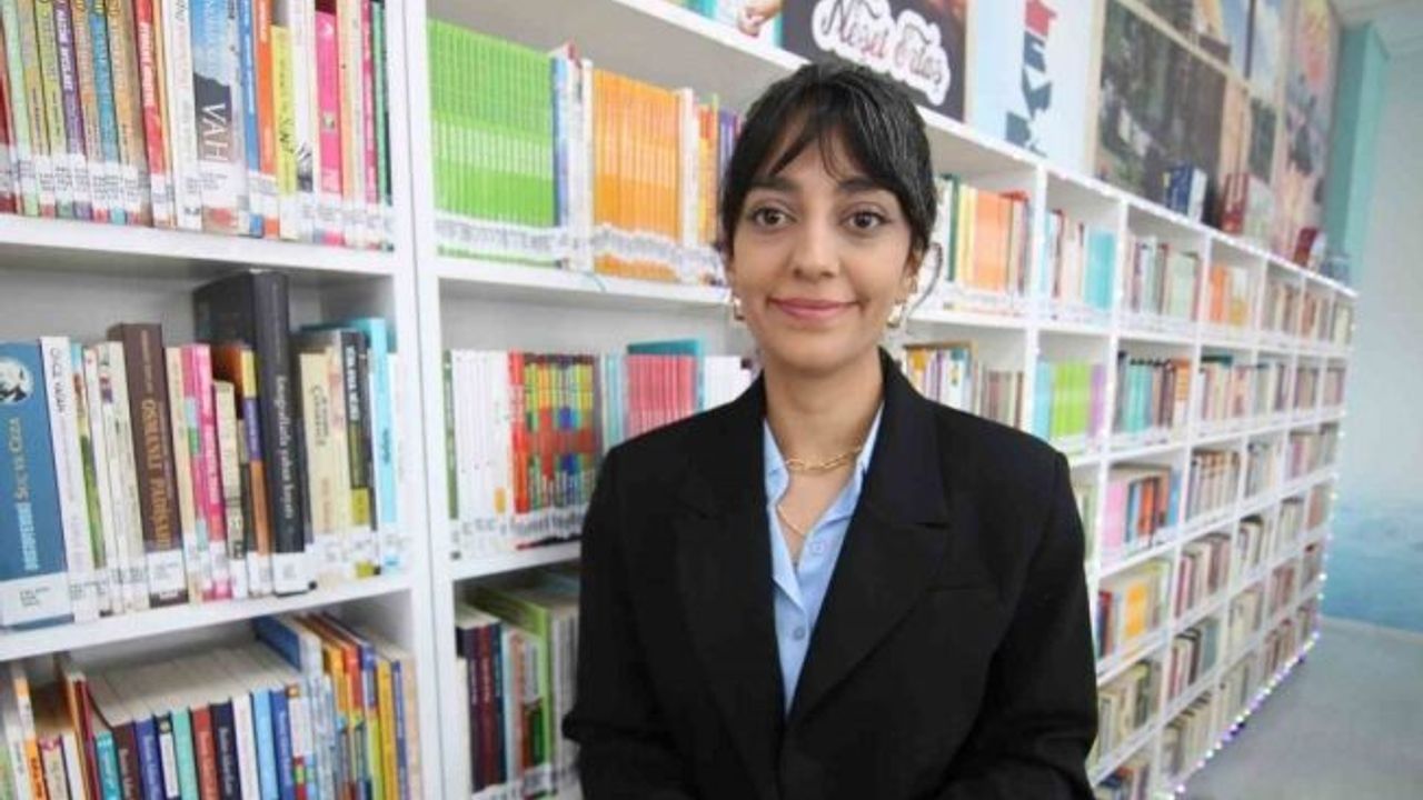 Okumaya teşvik ettiği anneannesi için Kırşehir’e kütüphane desteği verdi