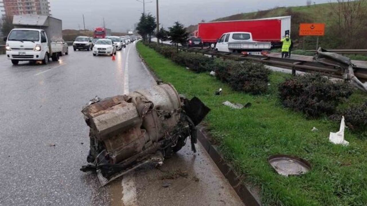 Samsun’da bariyeri parçalayan tırın motoru karşı şeride fırladı: 1 yaralı