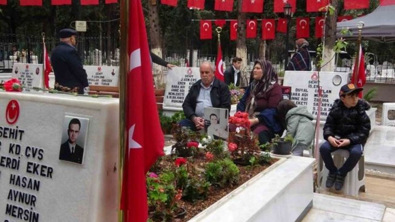 Şehit babasından duygulandıran sözler: "7 senedir gelecek diye bekliyorum"