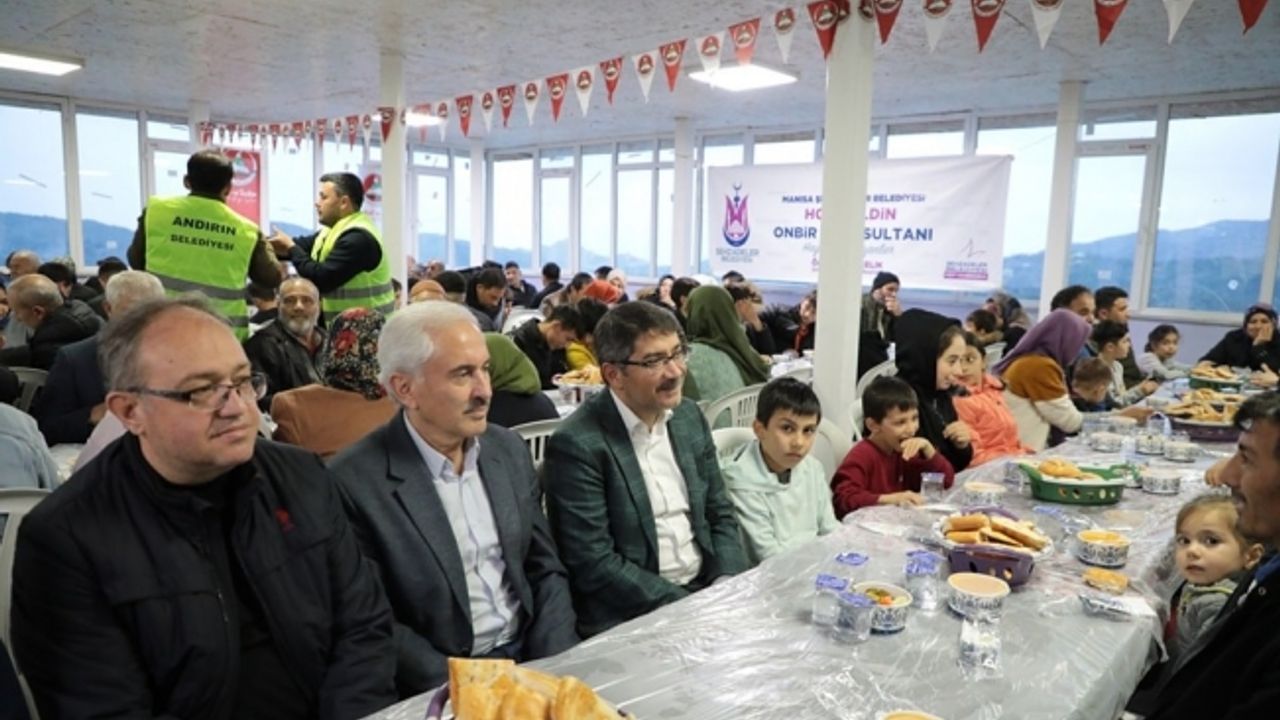 Şehzadeler Belediyesi Andırın’da bin kişilik iftar sofrası kurdu