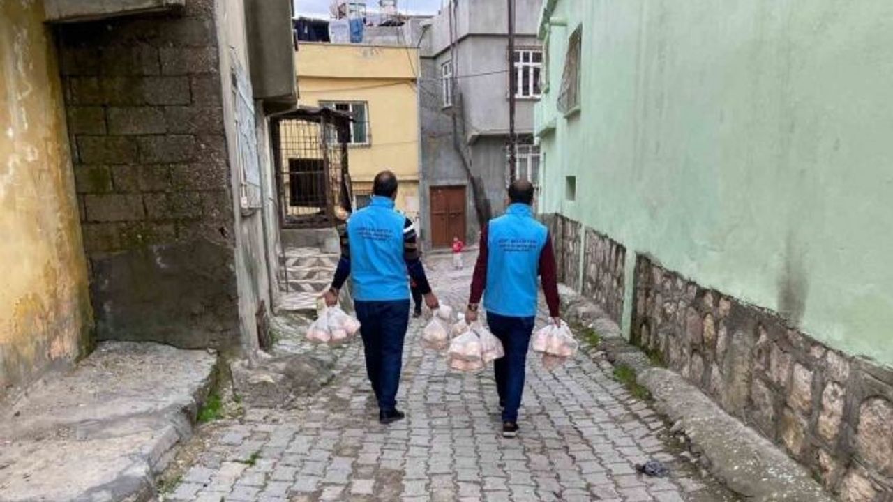 Siirt Belediyesinden her gün 147 aileye sıcak yemek hizmeti
