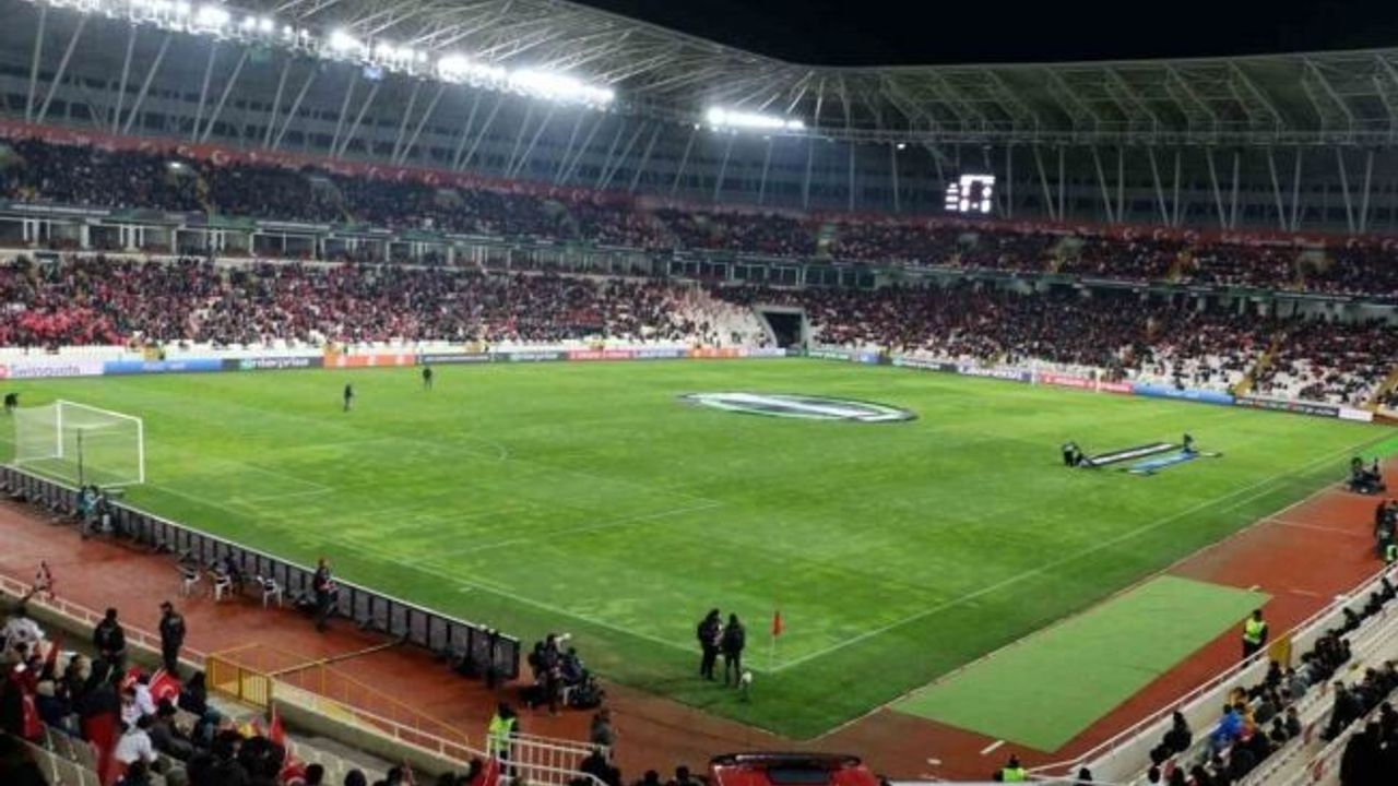 Sivasspor-Fiorentina maçında Sivas Yeni 4 Eylül Stadı kapalı gişe!