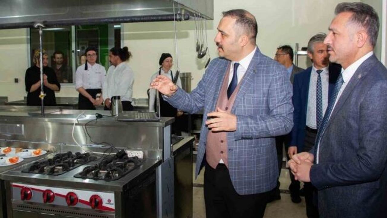 SÜ Gastronomi ve Mutfak Sanatları Uygulama Mutfağının tanıtımı yapıldı