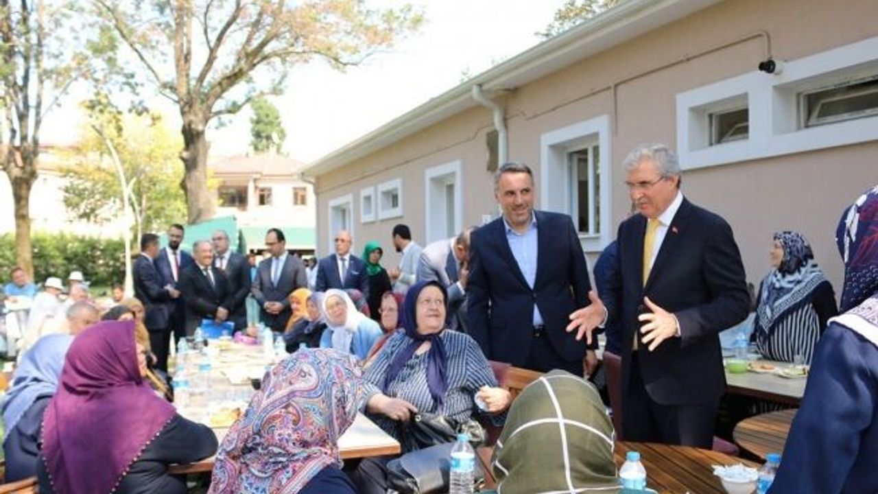 YADEM, bin 250’nin üzerinde yaşlıya uzanan el oluyor