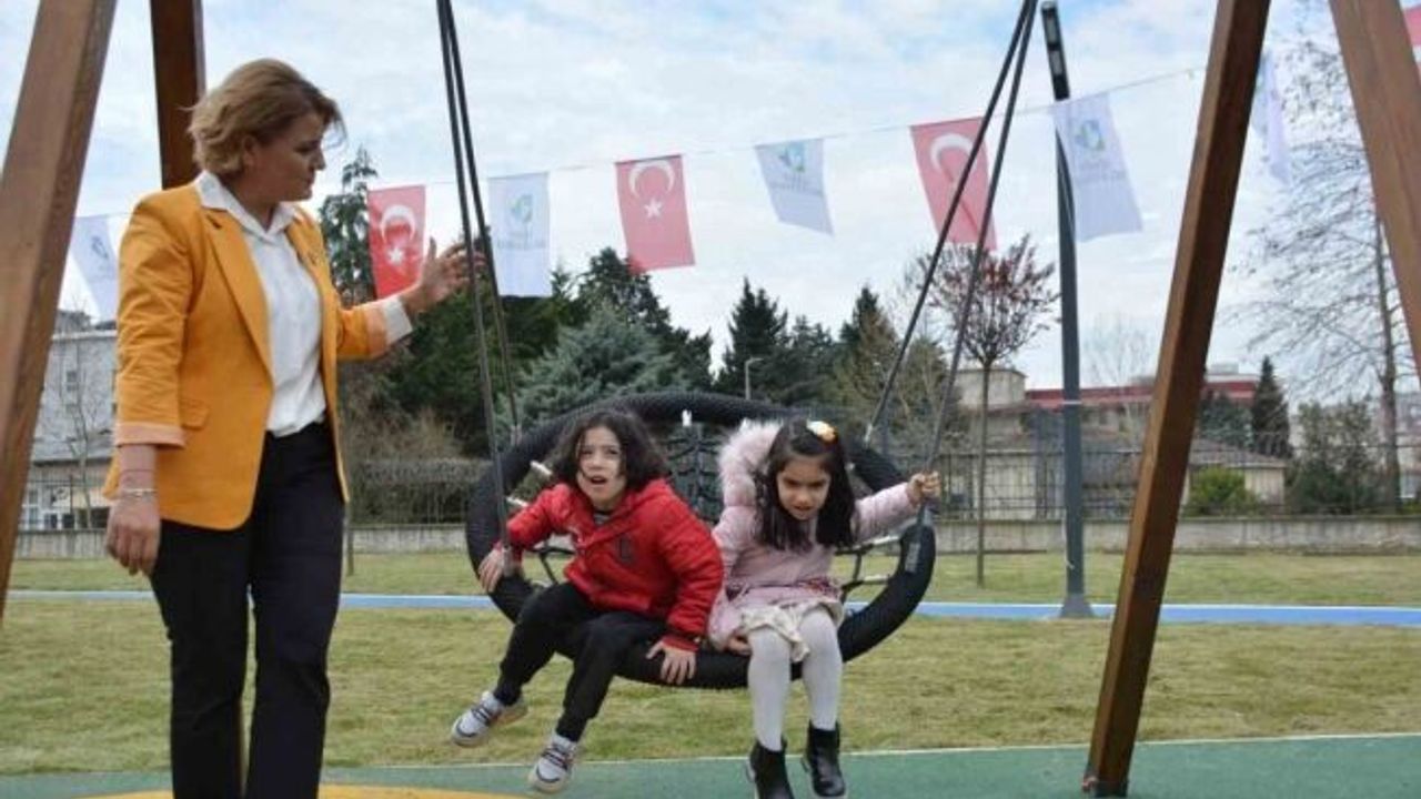 Özel bireyler bu merkezde eğlenerek öğreniyorlar