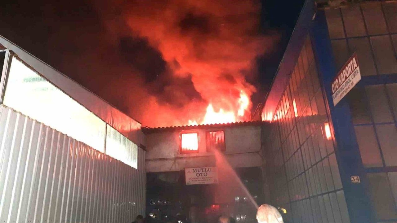 Kütahya’da oto tamirhanesinde yangın