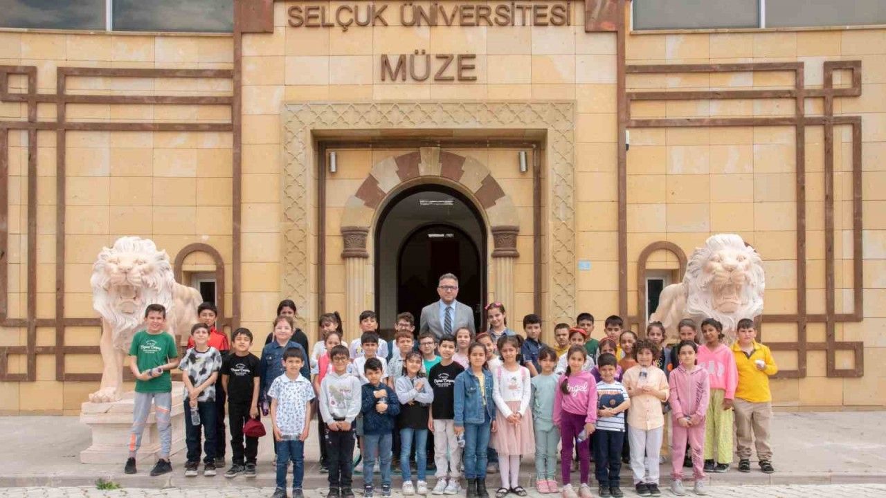 Öğrenciler, Selçuk Üniversitesi Müzesini gezdi