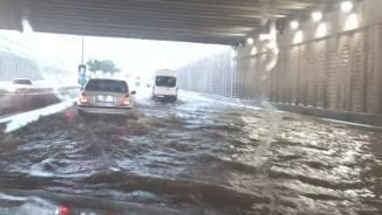 Şiddetli yağış başkentin batısını etkisi altına aldı