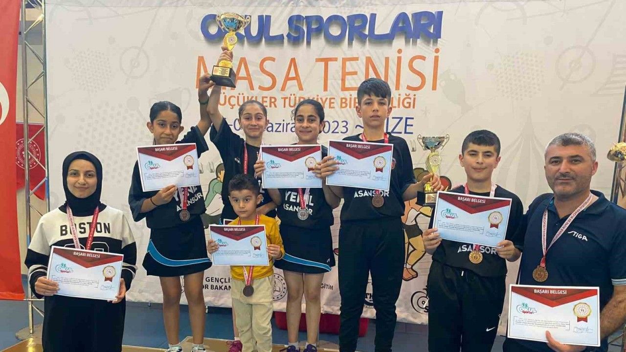 Batman, masa tenisi Türkiye finallerinde derece elde etti