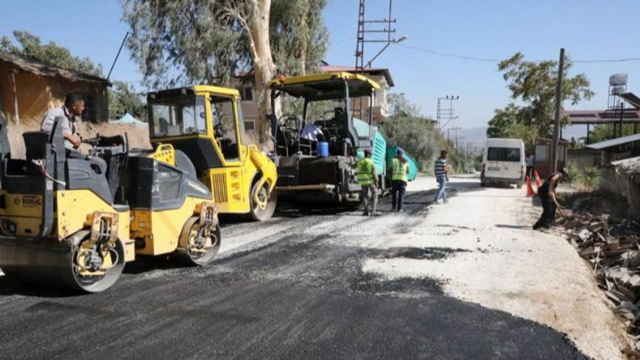 Hatay'da okul yolları asfaltlanıyor