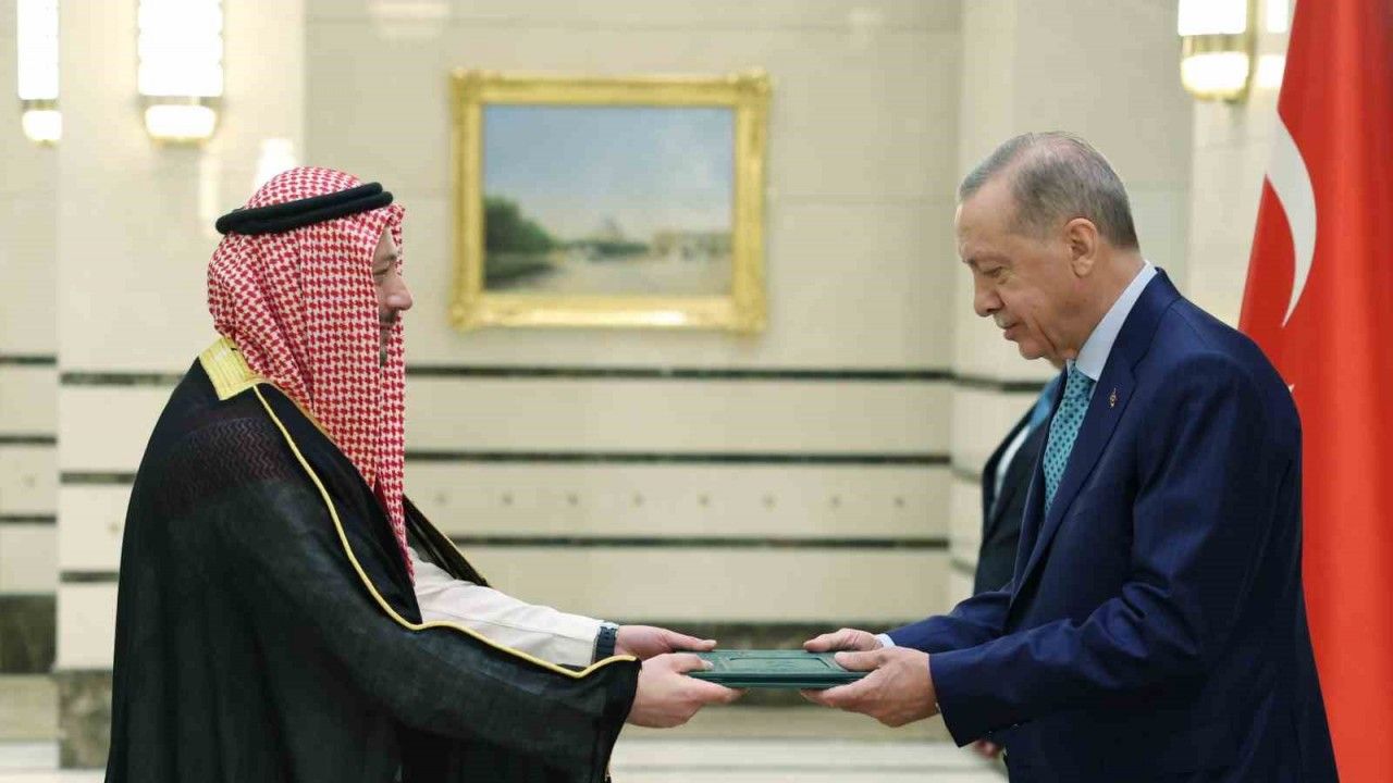 Cumhurbaşkanı Erdoğan, Suudi Arabistan Büyükelçisi Fahad Bin Assaad Bin A. Abualnasr’ı kabul etti