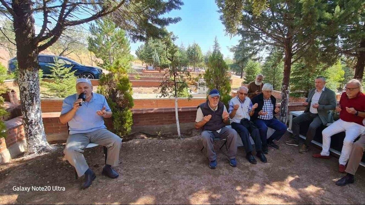 Eskişehir Türk Ocağı’nın eski başkanı Sedat Yurtseven mezarı başında anıldı