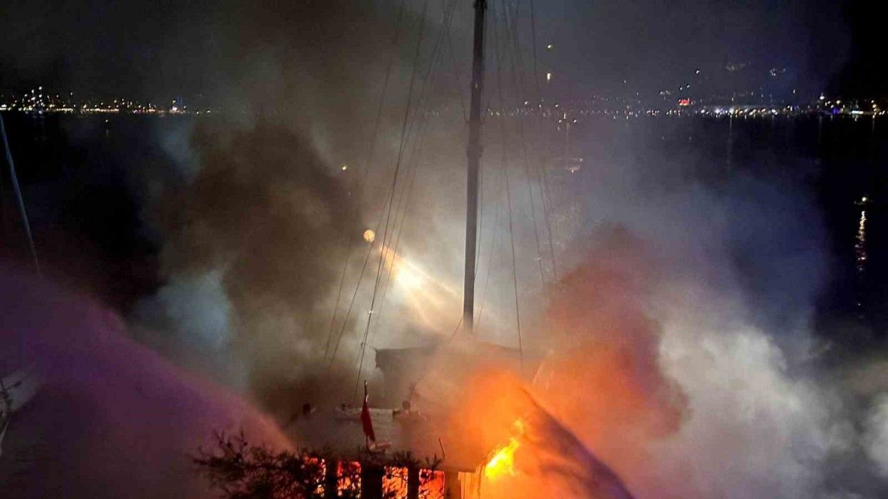 Tekne yangını güçlükle söndürüldü