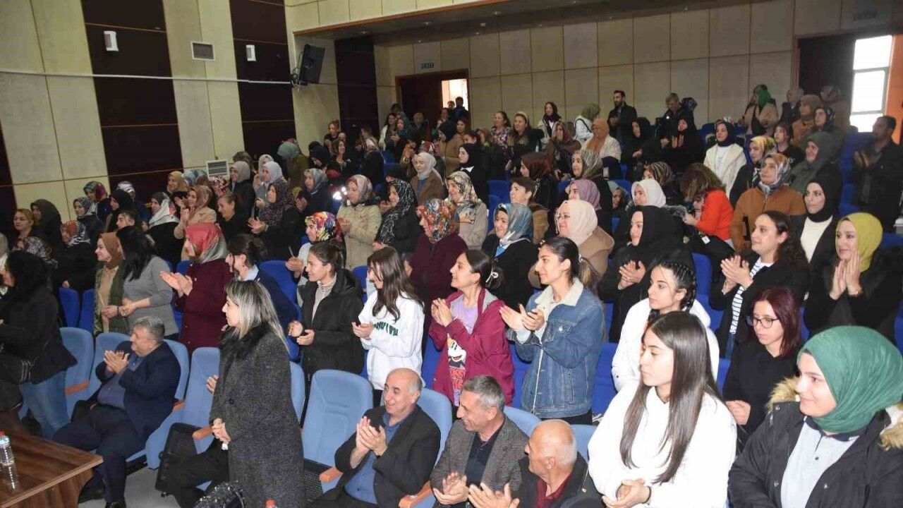 Bitlis’te ‘Nemrut’un Eteğinde Bitlisli Kadınlarla Buluşuyoruz’ etkinliği düzenlendi
