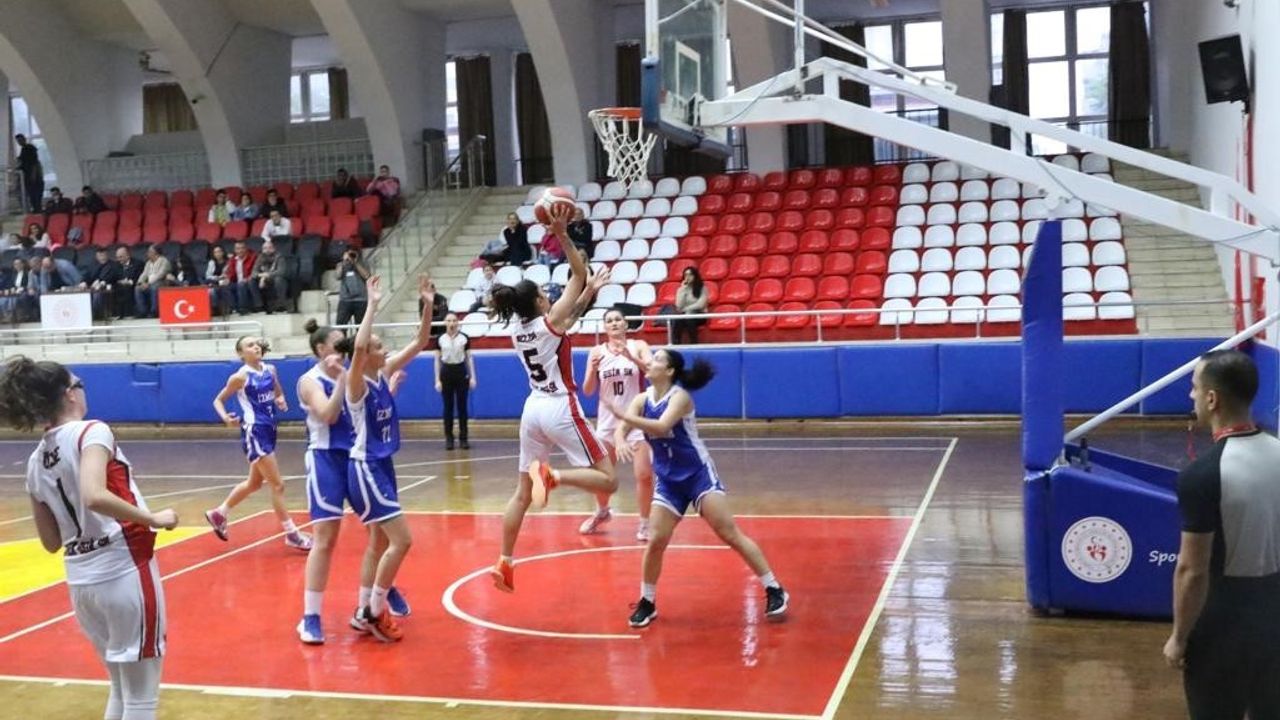 Gençlik Spor Müdürlüğü’nün kadın basketbol takımı ilk maçına çıktı