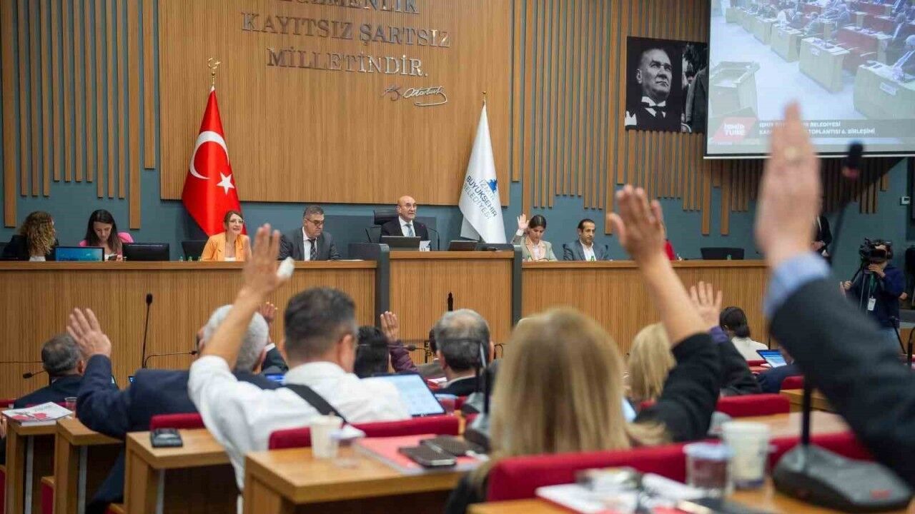 İzmir’de su baskını mağdurlarına nakdi yardım meclisten geçti