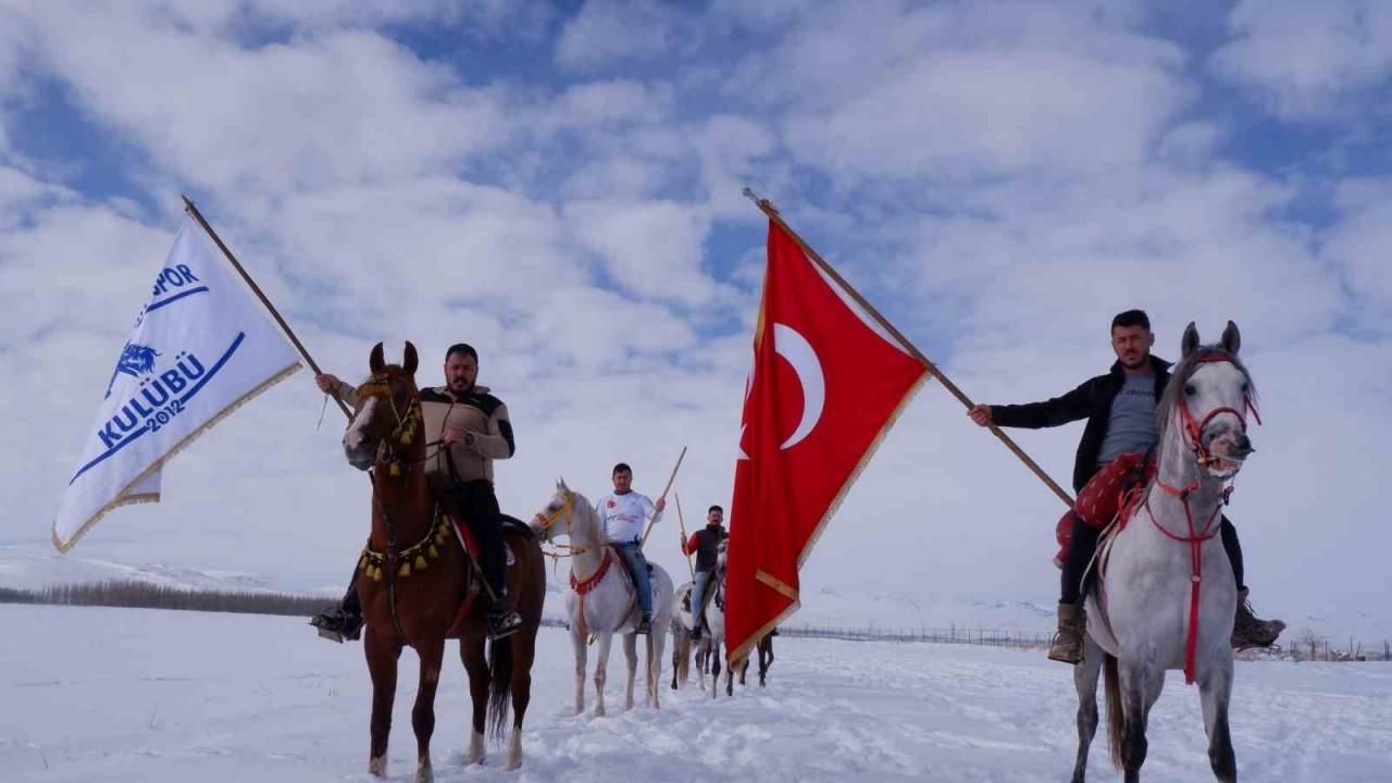 Erzurum’da kar üzerinde cirit keyfi